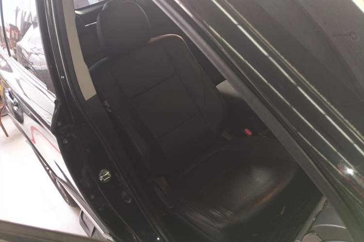 Used Mitsubishi Outlander 2018 2.0L Two-Wheel Drive Glory Edition 5 Seats Right Front Seat