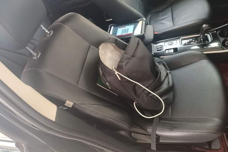 Used Mitsubishi Outlander 2018 2.4L 4x4 Elite Edition 5 Seats Right Front Seat
