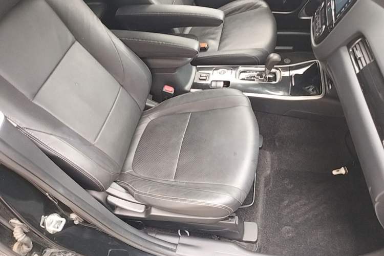 Used Mitsubishi Outlander 2018 2.4L 4x4 Elite Edition 5 Seats Right Front Seat