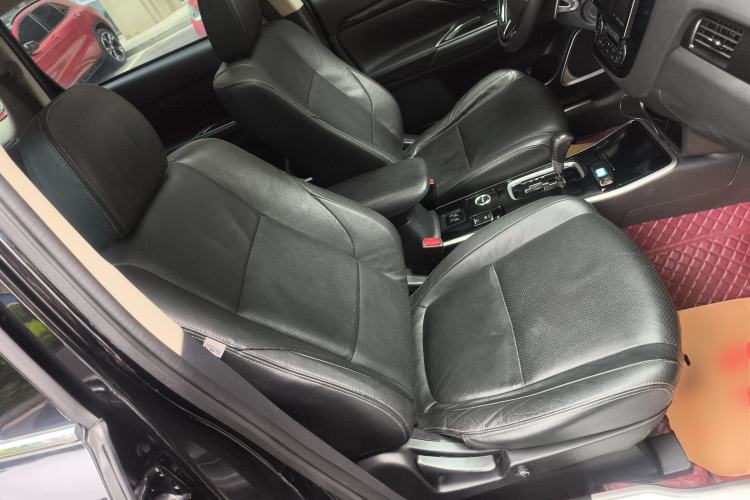 Used Mitsubishi Outlander 2018 2.4L 4x4 Luxury Edition 7-Seater Right Front Seat