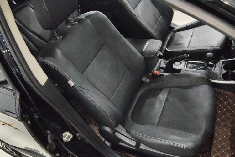 Used Mitsubishi Outlander 2018 2.0L Two-Wheel Drive Glory Edition 5 Seats Right Front Seat