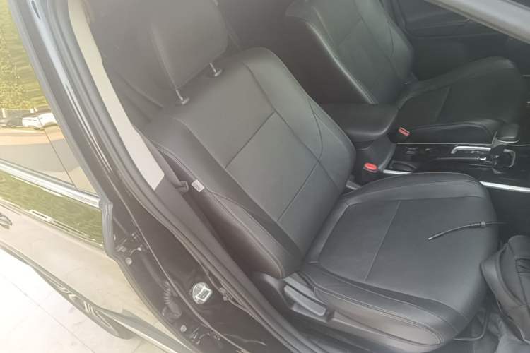Used Mitsubishi Outlander 2018 2.0L Two-Wheel Drive Glory Edition 5 Seats Right Front Seat