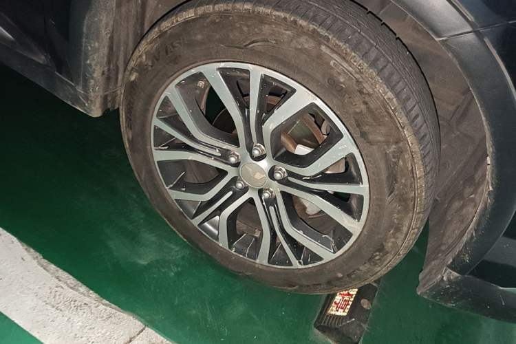Used Mitsubishi Outlander 2018 2.0L Two-Wheel Drive Glory Edition 5 Seats Right Front Wheel Hub
