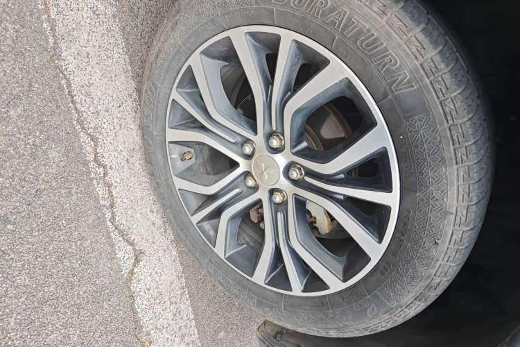 Used Mitsubishi Outlander 2018 2.0L Two-Wheel Drive Glory Edition 5 Seats Right Front Wheel Hub
