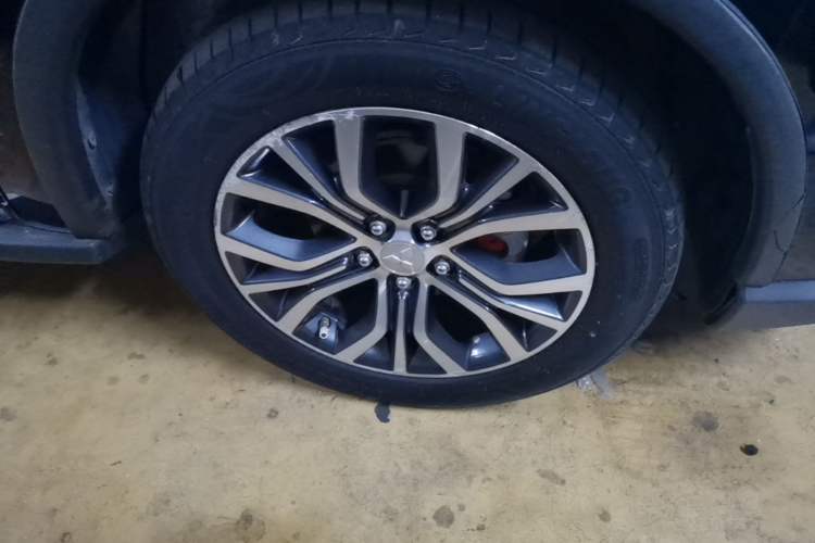 Used Mitsubishi Outlander 2018 2.4L 4x4 Elite Edition 5 Seats Right Front Wheel Hub