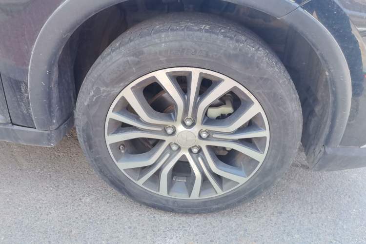 Used Mitsubishi Outlander 2018 2.4L 4x4 Elite Edition 5 Seats Right Front Wheel Hub