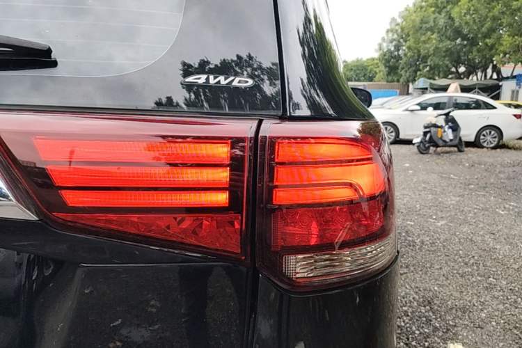 Used Mitsubishi Outlander 2018 2.4L 4x4 Elite Edition 5 Seats Right Rear Taillight