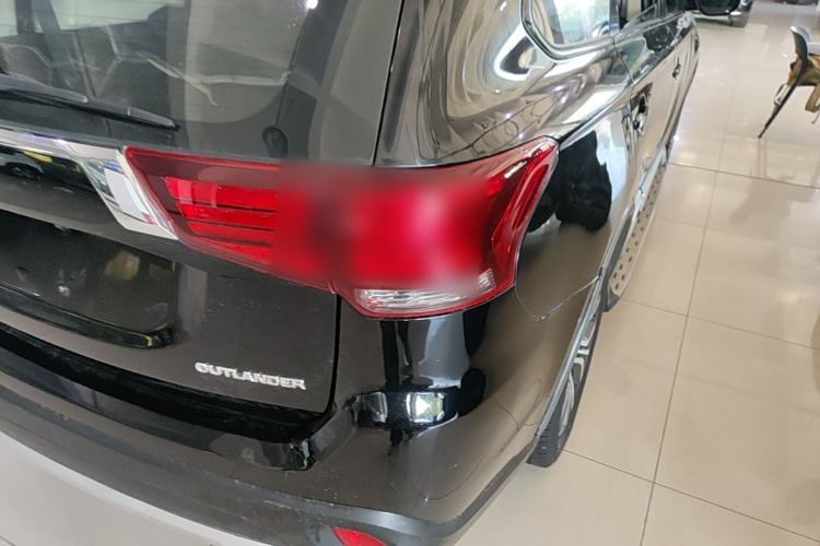 Used Mitsubishi Outlander 2018 2.0L Two-Wheel-Drive Jiale Edition 7-Seater Right Rear Taillight