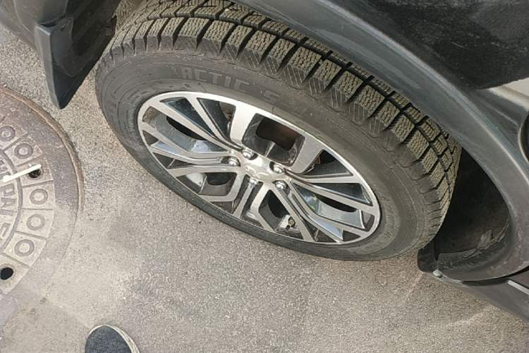 Used Mitsubishi Outlander 2018 2.0L Two-Wheel Drive Glory Edition 5 Seats Right Rear Wheel Hub