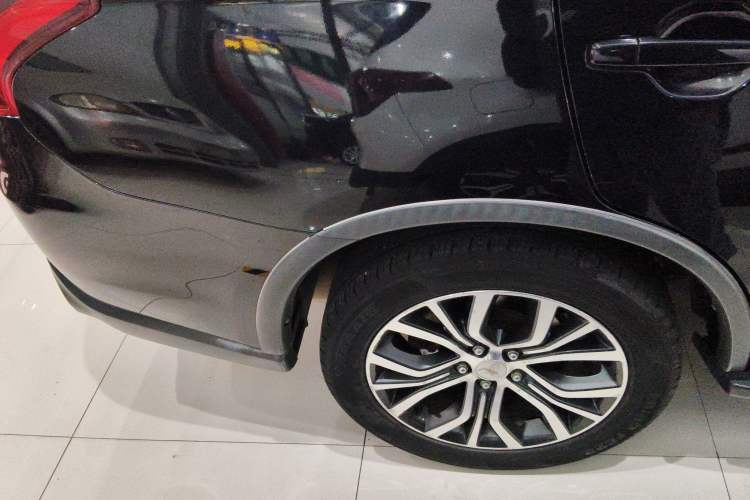 Used Mitsubishi Outlander 2018 2.0L Two-Wheel Drive Glory Edition 5 Seats Right Rear Wheel Hub