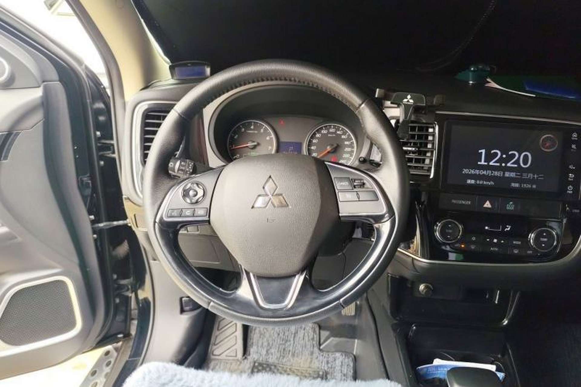 Used Mitsubishi Outlander 2018 2.0L Two-Wheel Drive Glory Edition 5 Seats Steering Wheel
