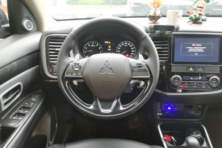Used Mitsubishi Outlander 2018 2.4L 4x4 Luxury Edition 7-Seater Steering Wheel