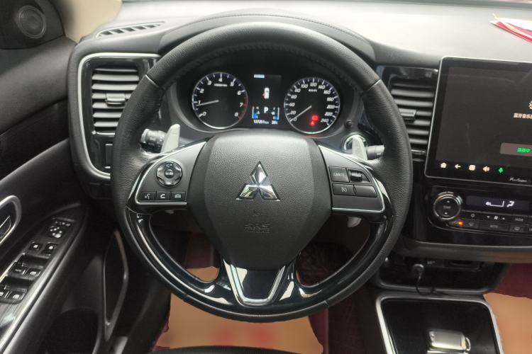 Used Mitsubishi Outlander 2018 2.4L 4x4 Luxury Edition 7-Seater Steering Wheel