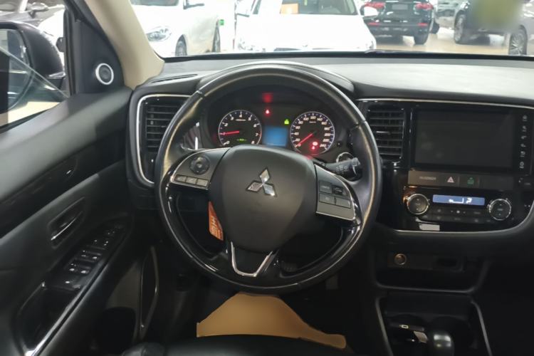 Used Mitsubishi Outlander 2018 2.0L Two-Wheel-Drive Jiale Edition 7-Seater Steering Wheel