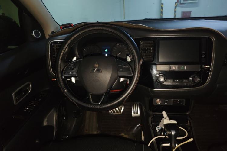 Used Mitsubishi Outlander 2018 2.4L 4x4 Elite Edition 5 Seats Steering Wheel