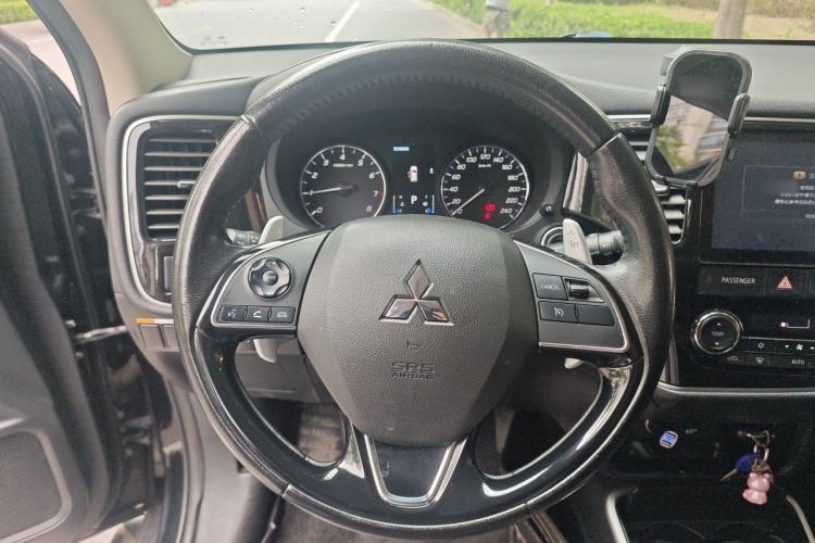 Used Mitsubishi Outlander 2018 2.4L 4x4 Elite Edition 5 Seats Steering Wheel