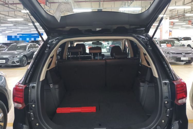 Used Mitsubishi Outlander 2018 2.0L Two-Wheel-Drive Jiale Edition 7-Seater Trunk