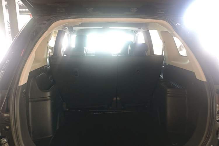 Used Mitsubishi Outlander 2018 2.0L Two-Wheel Drive Glory Edition 5 Seats Trunk