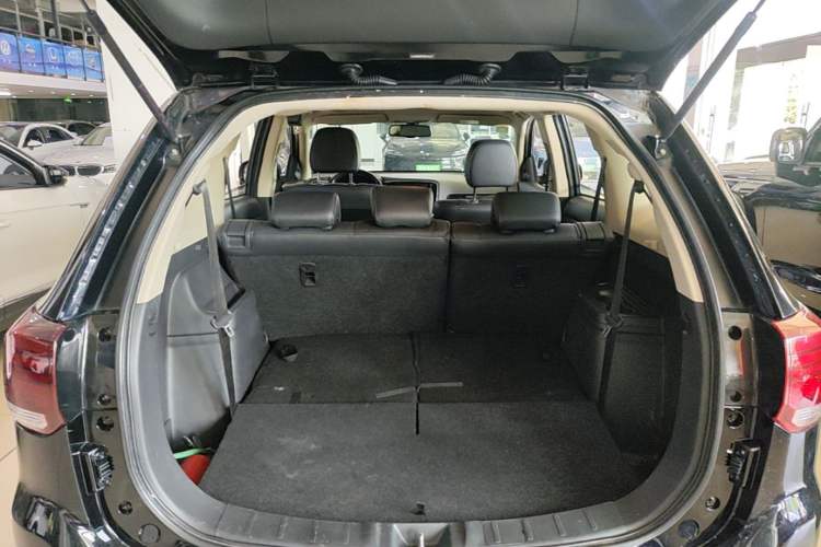 Used Mitsubishi Outlander 2018 2.0L Two-Wheel-Drive Jiale Edition 7-Seater Trunk