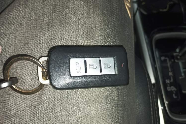 Used Mitsubishi Outlander 2018 2.0L Two-Wheel Drive Glory Edition 5 Seats Vehicle Key