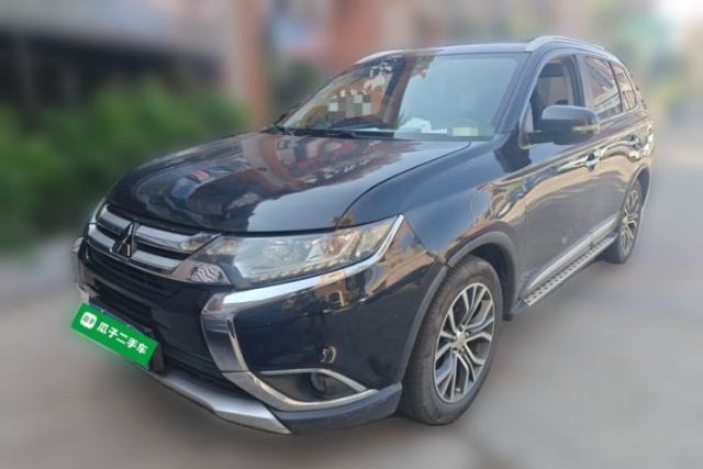 Ojetý Mitsubishi Outlander 2018 2.4L 4x4 Luxury Edition 7-Seater