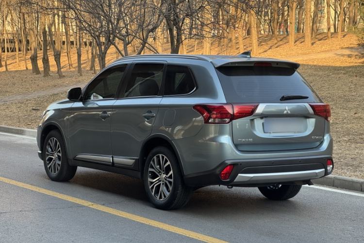 Used Mitsubishi Outlander 2018 2.0L Two-Wheel Drive Glory Edition 5 Seats Exterior 2