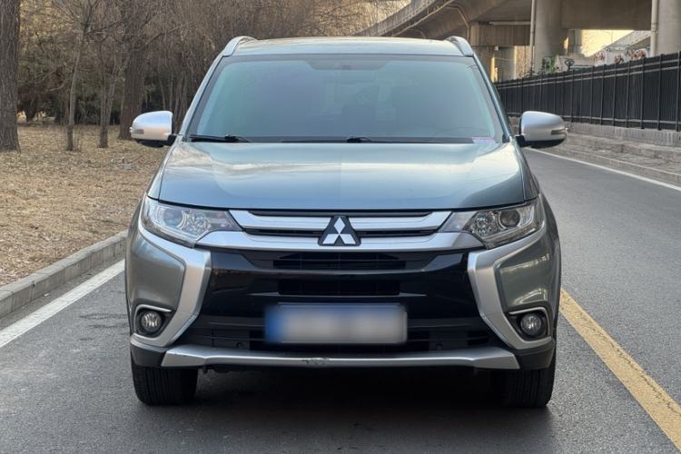 Used Mitsubishi Outlander 2018 2.0L Two-Wheel Drive Glory Edition 5 Seats Exterior 6