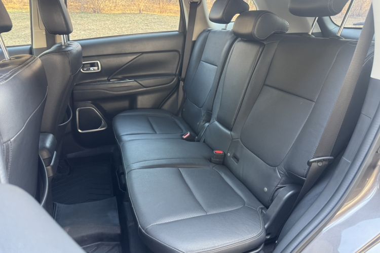 Used Mitsubishi Outlander 2018 2.0L Two-Wheel Drive Glory Edition 5 Seats Exterior 7