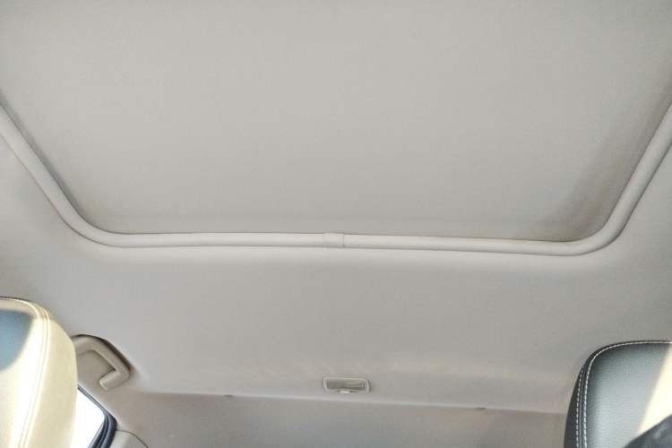 Used Mitsubishi Outlander 2018 2.0L Two-Wheel Drive Glory Edition 5 Seats Headliner