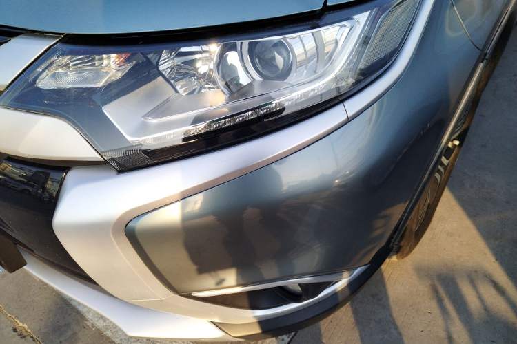 Used Mitsubishi Outlander 2018 2.0L Two-Wheel Drive Glory Edition 5 Seats Left Front Headlight