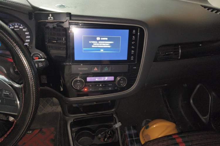 Used Mitsubishi Outlander 2018 2.0L Two-Wheel Drive Glory Edition 5 Seats Audio And AC Panel