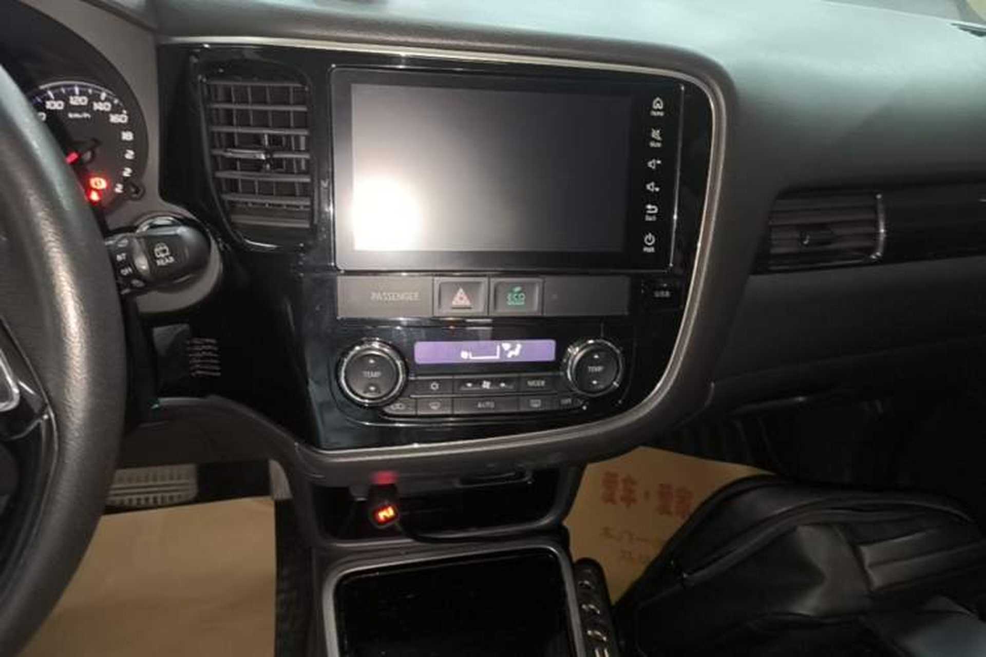 Used Mitsubishi Outlander 2018 2.0L Two-Wheel-Drive Jiale Edition 7-Seater Audio And AC Panel