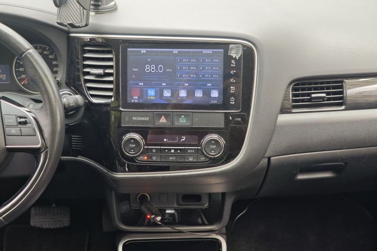 Used Mitsubishi Outlander 2018 2.0L Two-Wheel Drive Glory Edition 5 Seats Audio And AC Panel