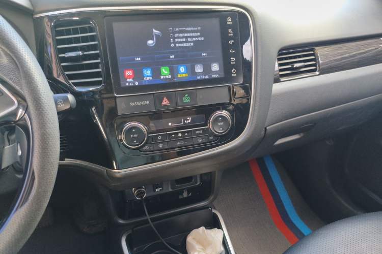 Used Mitsubishi Outlander 2018 2.4L 4x4 Elite Edition 5 Seats Audio And AC Panel