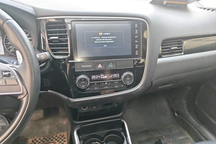 Used Mitsubishi Outlander 2018 2.4L 4x4 Elite Edition 5 Seats Audio And AC Panel