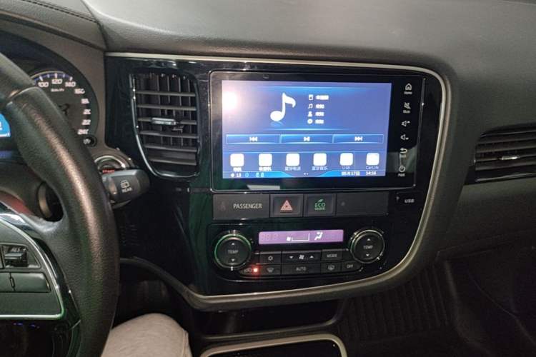 Used Mitsubishi Outlander 2018 2.0L Two-Wheel Drive Glory Edition 5 Seats Audio And AC Panel