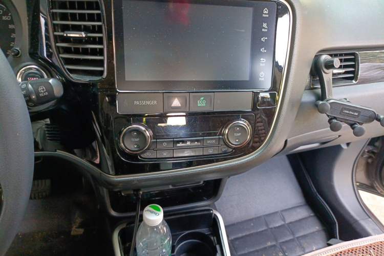 Used Mitsubishi Outlander 2018 2.0L Two-Wheel Drive Glory Edition 5 Seats Audio And AC Panel