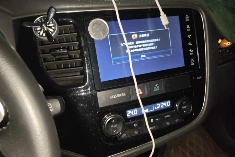 Used Mitsubishi Outlander 2018 2.4L 4x4 Elite Edition 5 Seats Audio And AC Panel