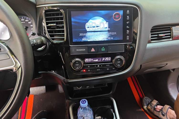 Used Mitsubishi Outlander 2018 2.4L 4x4 Elite Edition 5 Seats Audio And AC Panel
