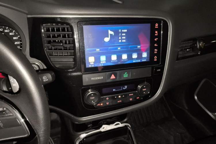 Used Mitsubishi Outlander 2018 2.4L 4x4 Elite Edition 5 Seats Audio And AC Panel