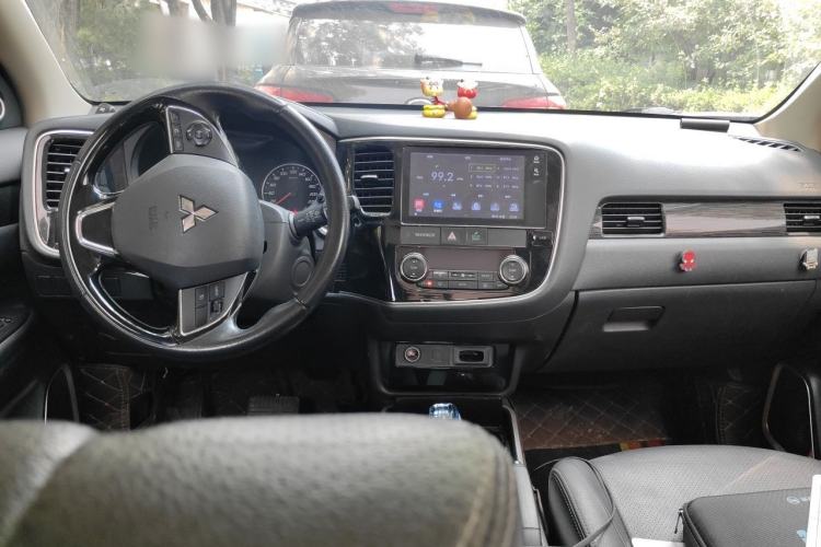 Used Mitsubishi Outlander  Center Console