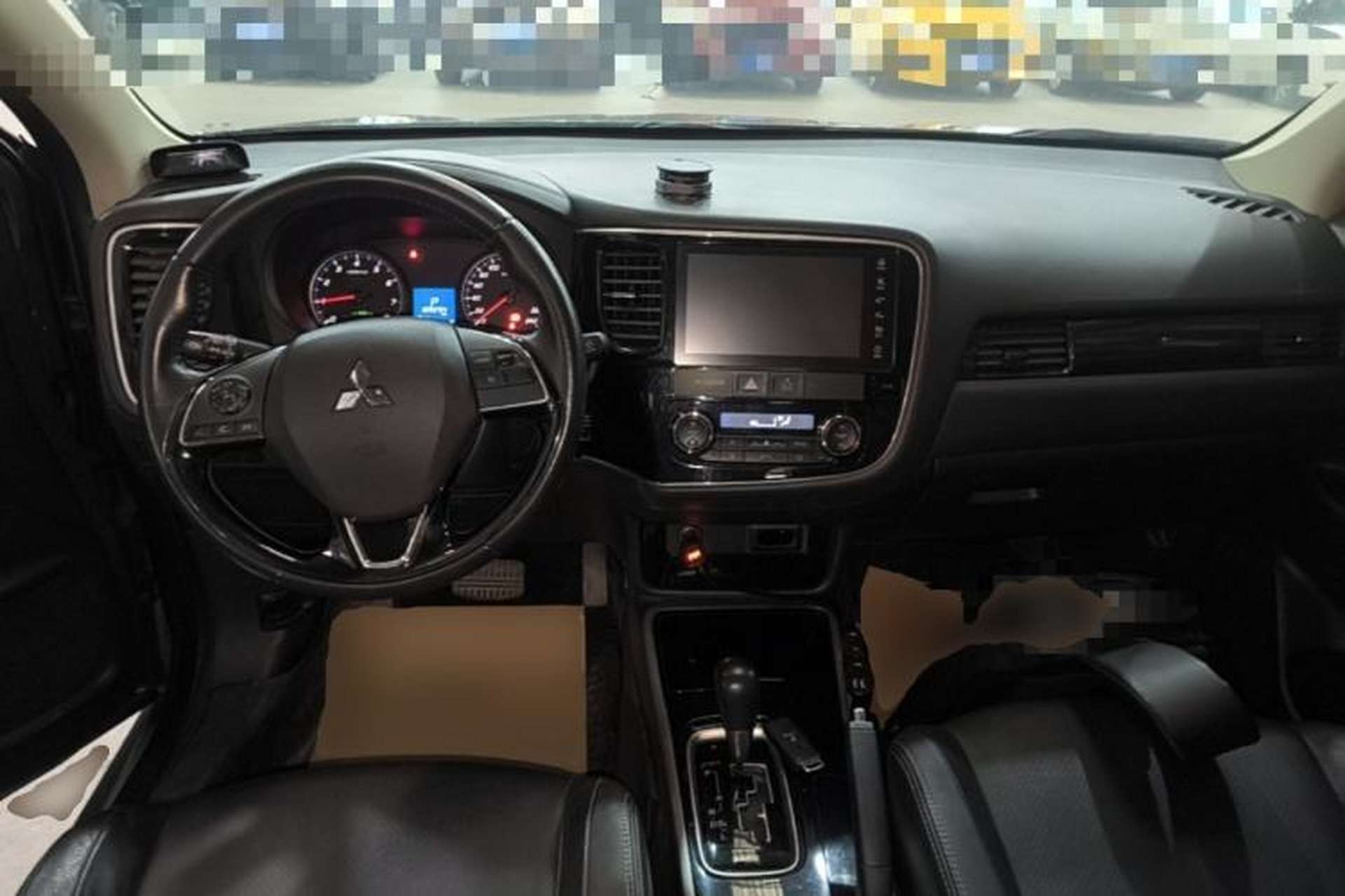 Used Mitsubishi Outlander 2018 2.0L Two-Wheel-Drive Jiale Edition 7-Seater Center Console