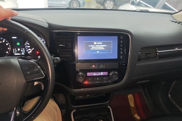 Used Mitsubishi Outlander 2018 2.4L 4x4 Elite Edition 5 Seats Center Console