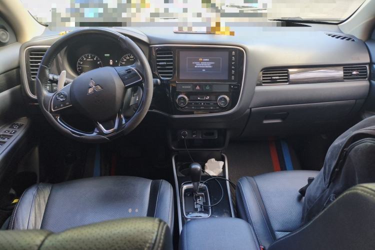 Used Mitsubishi Outlander 2018 2.4L 4x4 Elite Edition 5 Seats Center Console