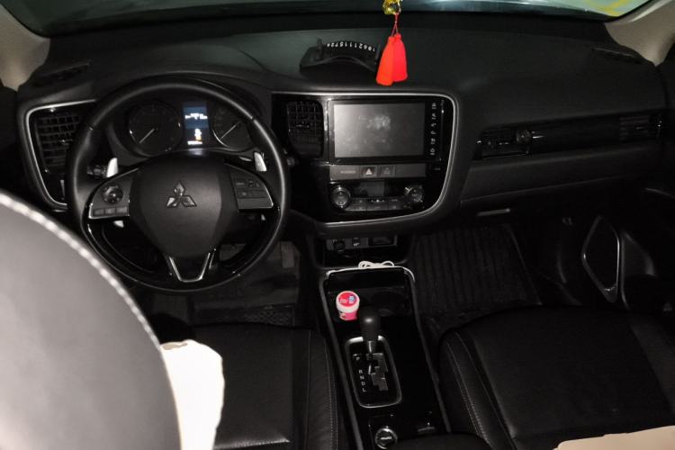 Used Mitsubishi Outlander 2018 2.4L 4x4 Elite Edition 5 Seats Center Console