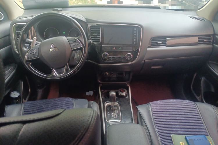 Used Mitsubishi Outlander 2018 2.4L 4x4 Elite Edition 5 Seats Center Console
