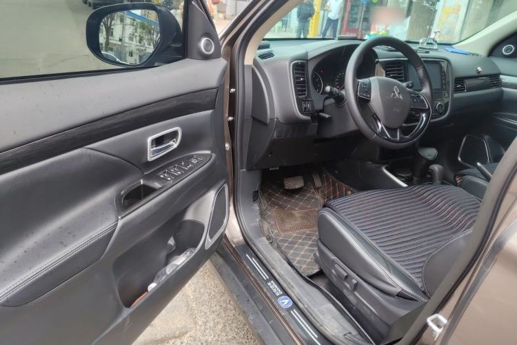 Used Mitsubishi Outlander 2018 2.0L Two-Wheel Drive Glory Edition 5 Seats Driver Seat
