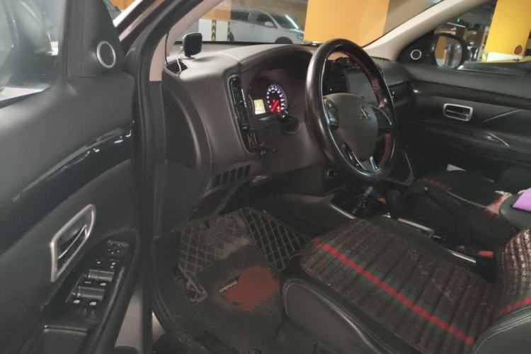Used Mitsubishi Outlander 2018 2.0L Two-Wheel Drive Glory Edition 5 Seats Driver Seat