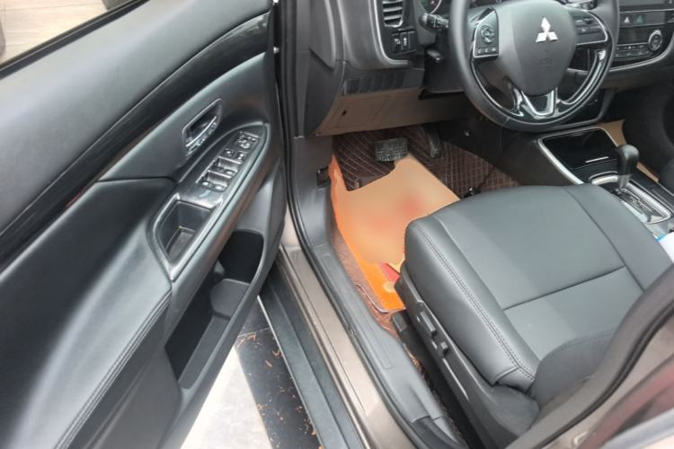 Used Mitsubishi Outlander 2018 2.0L Two-Wheel Drive Glory Edition 5 Seats Driver Seat