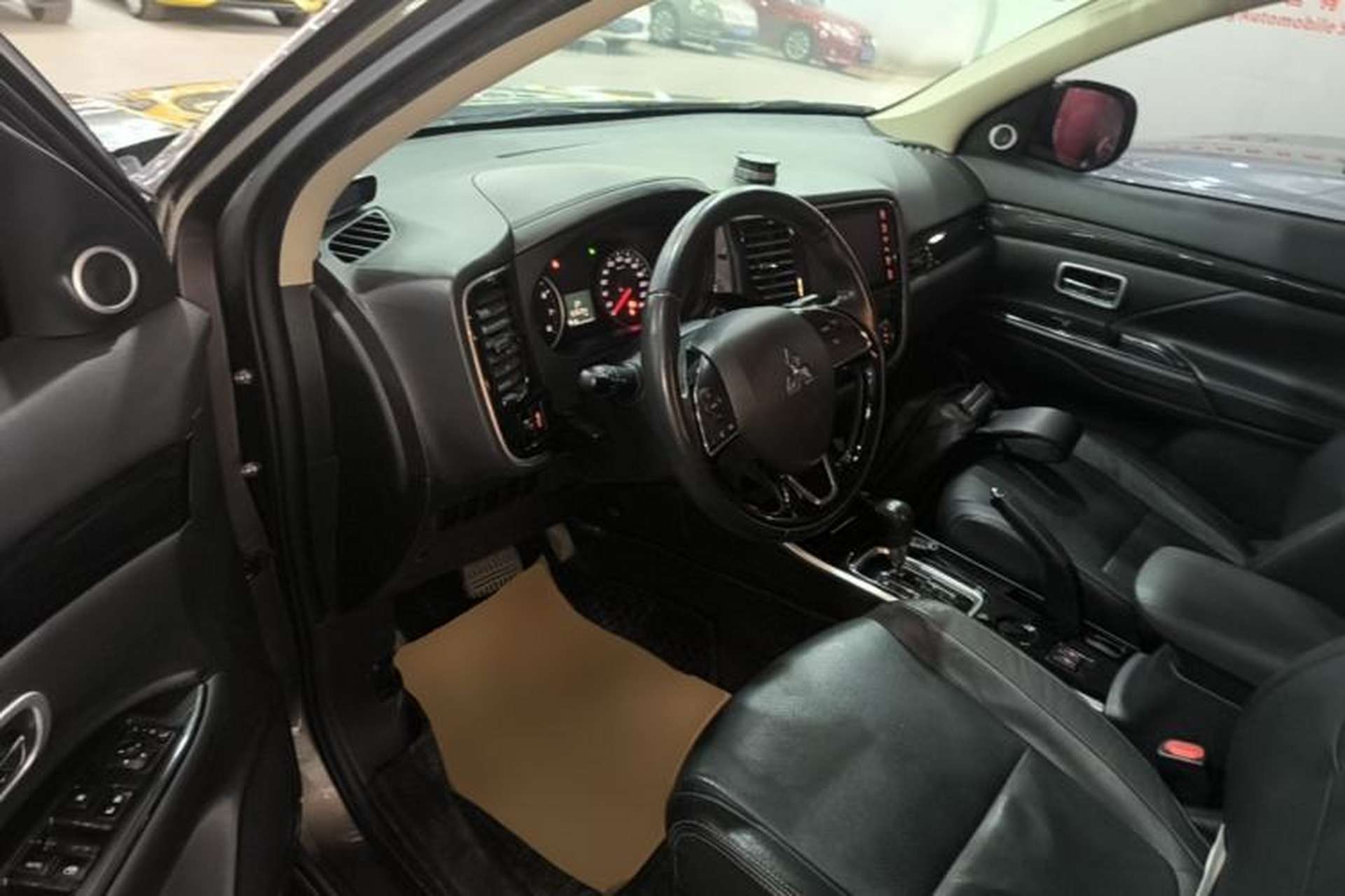 Used Mitsubishi Outlander 2018 2.0L Two-Wheel-Drive Jiale Edition 7-Seater Driver Seat